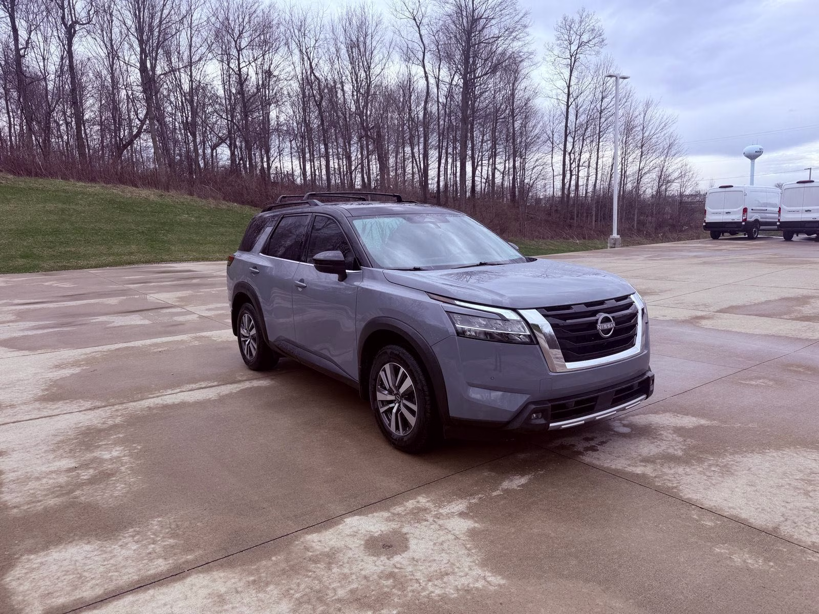 2024 Solid Gray/Super Black Nissan PATHFINDER SL SL 4X4 Crossover