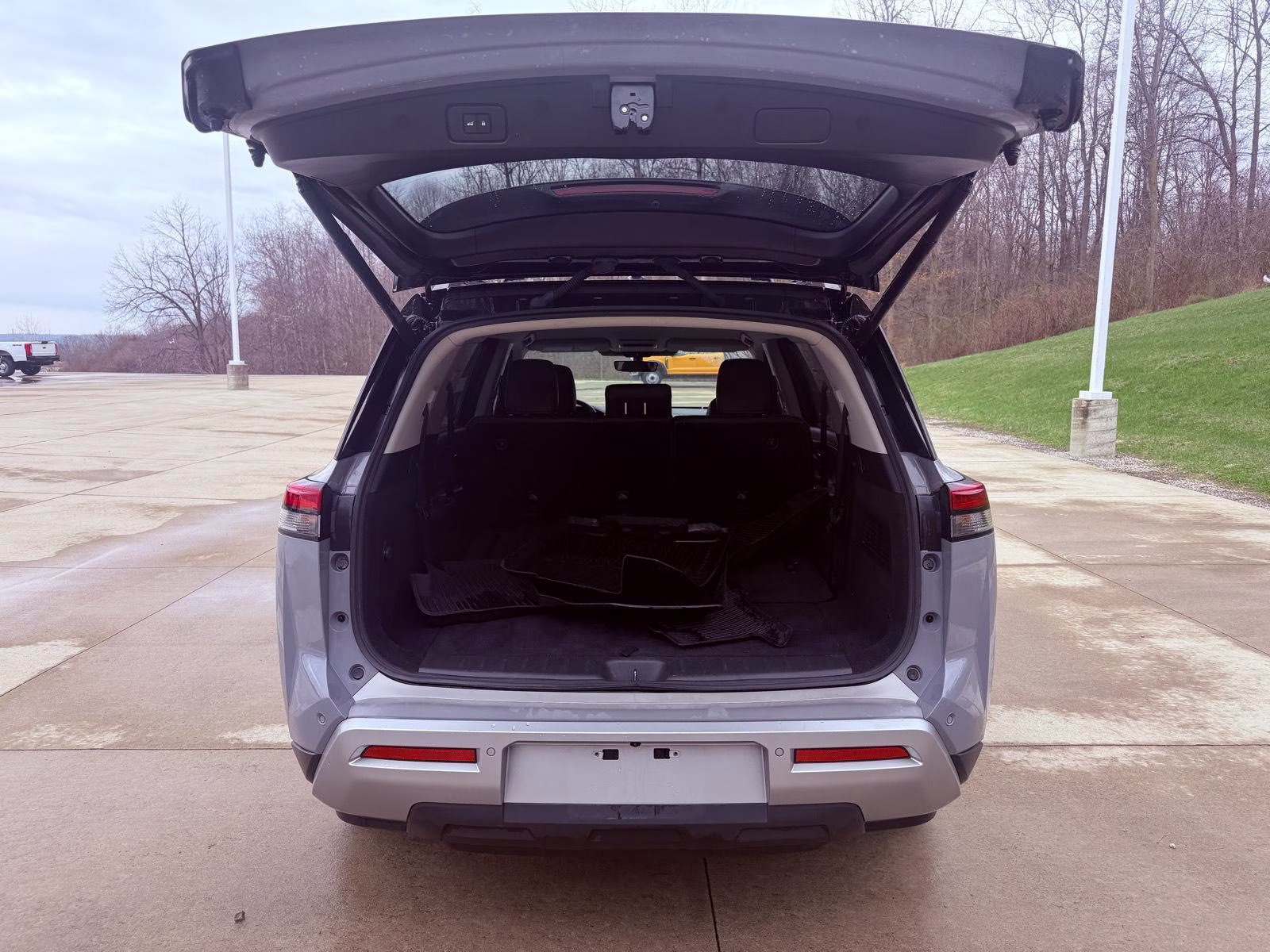 2024 Solid Gray/Super Black Nissan Pathfinder SL 4X4 SUV