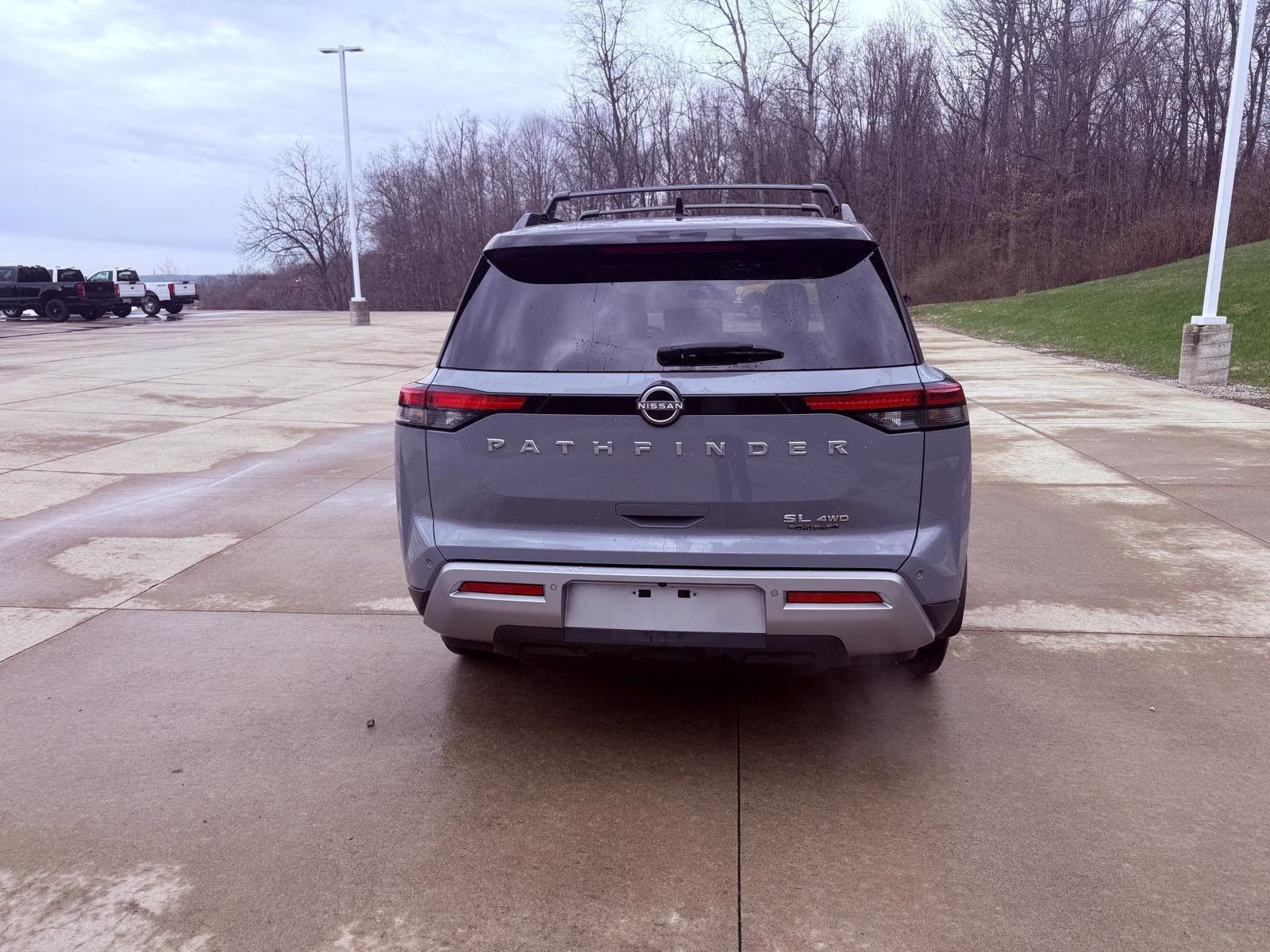 2024 Solid Gray/Super Black Nissan PATHFINDER SL SL 4X4 Crossover
