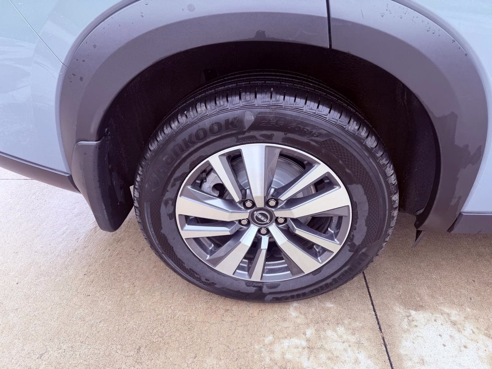 2024 Solid Gray/Super Black Nissan Pathfinder SL 4X4 SUV