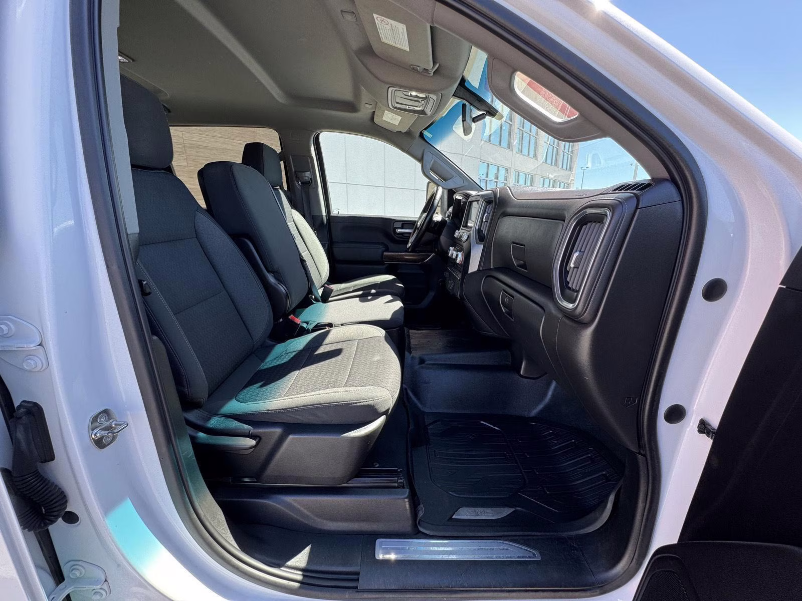 2023 WHITE GMC Sierra 3500HD SLE 4X4 Truck