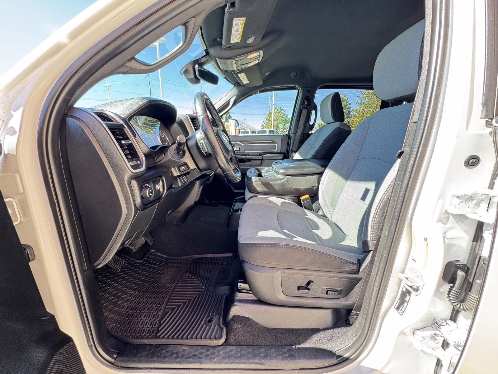 2022 Bright White Clearcoat Ram 3500 Big Horn 4X4 Truck