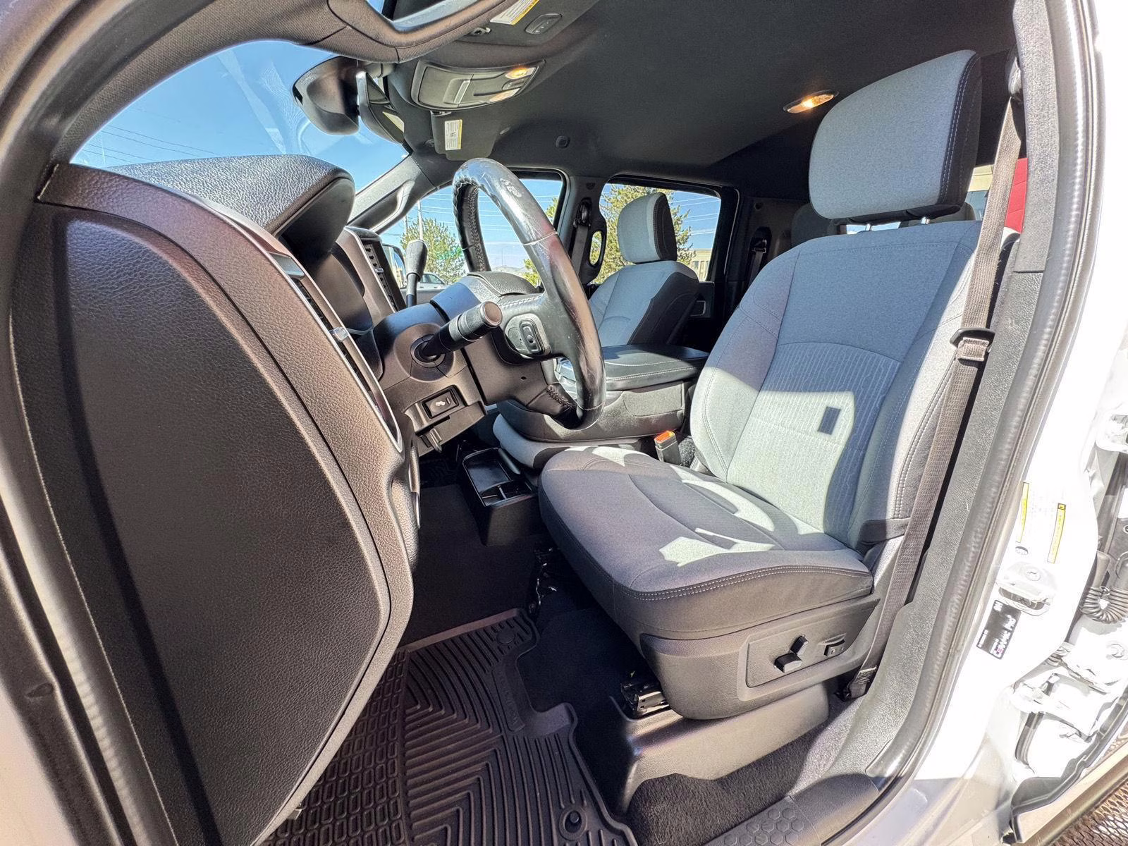 2022 Bright White Clearcoat Ram 3500 Big Horn 4X4 Truck