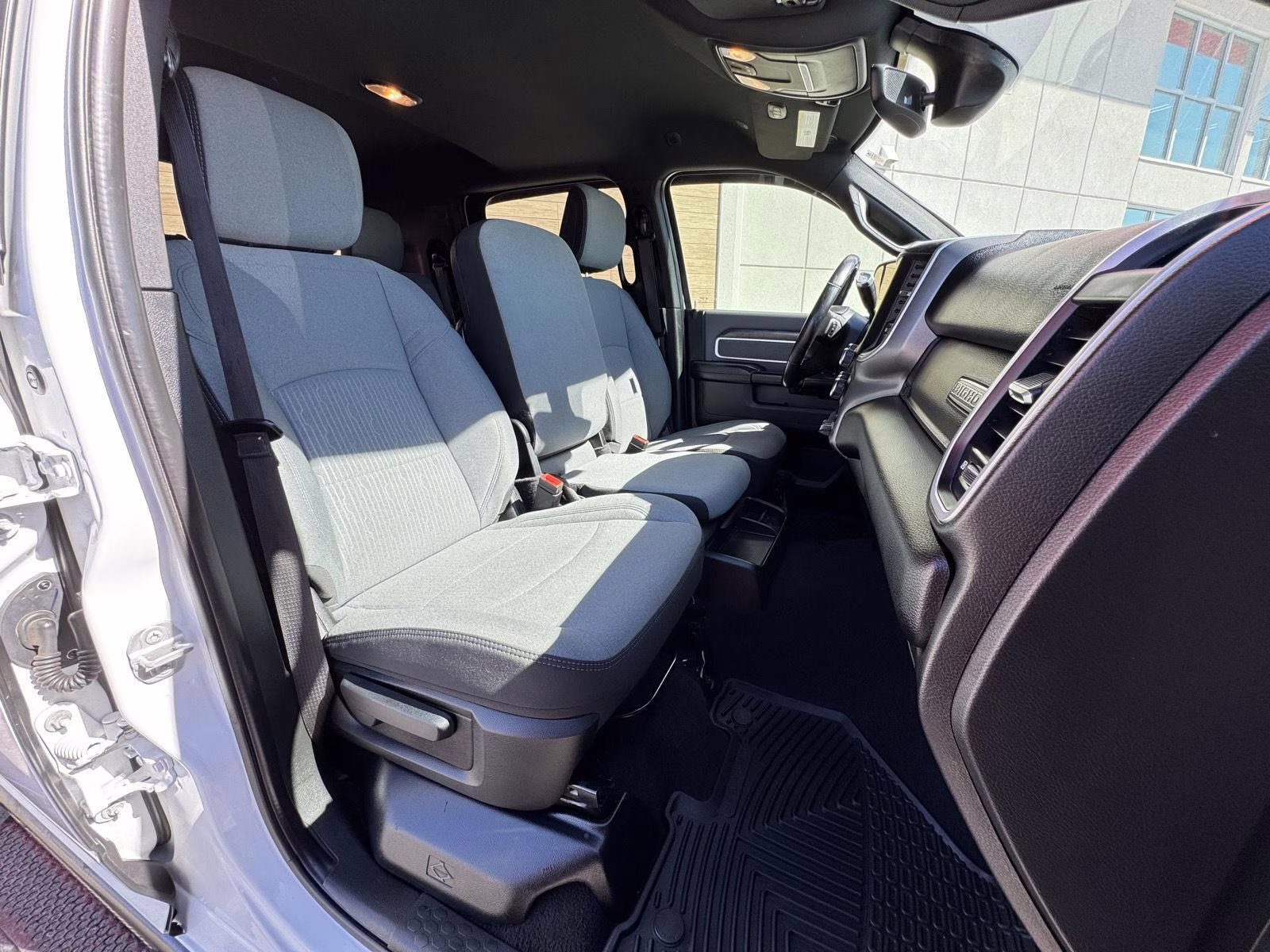 2022 Bright White Clearcoat Ram 3500 Big Horn 4X4 Truck