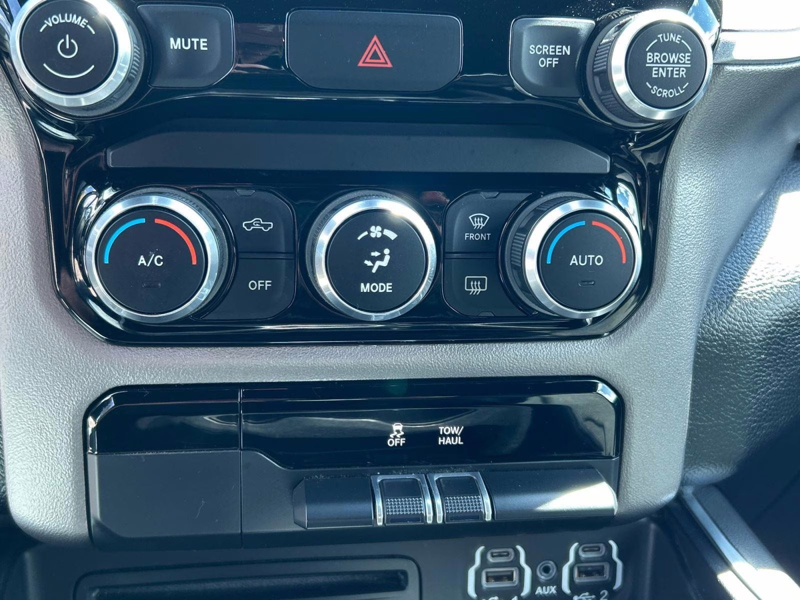 2019 Billet Silver Metallic Clearcoat Ram 1500 Big Horn/Lone Star 4X4 Truck