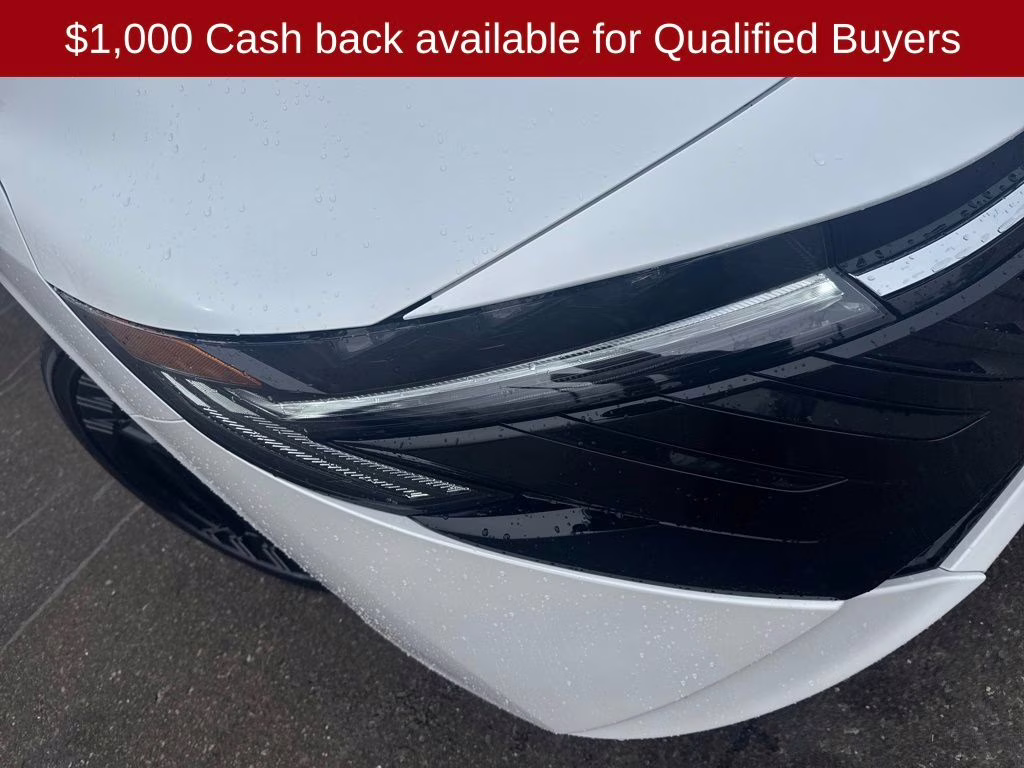 2026 Aspen White/Super Black Nissan Sentra SR FWD Sedan