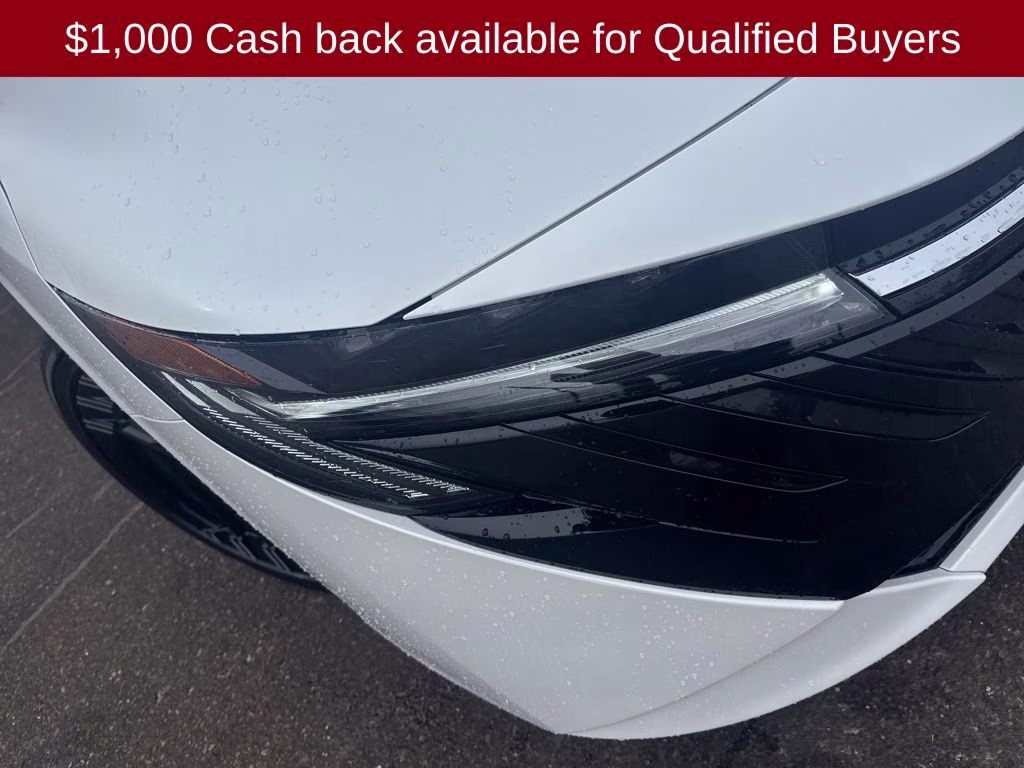 2026 Aspen White/Super Black Nissan Sentra SR FWD Sedan
