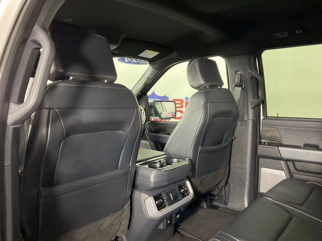 2024 Oxford White Ford F-150 Lariat 4X4 Truck