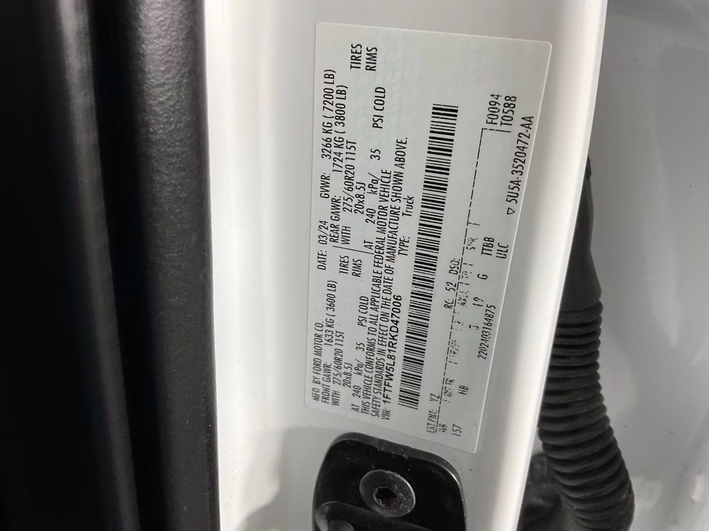 2024 Oxford White Ford F-150 Lariat 4X4 Truck