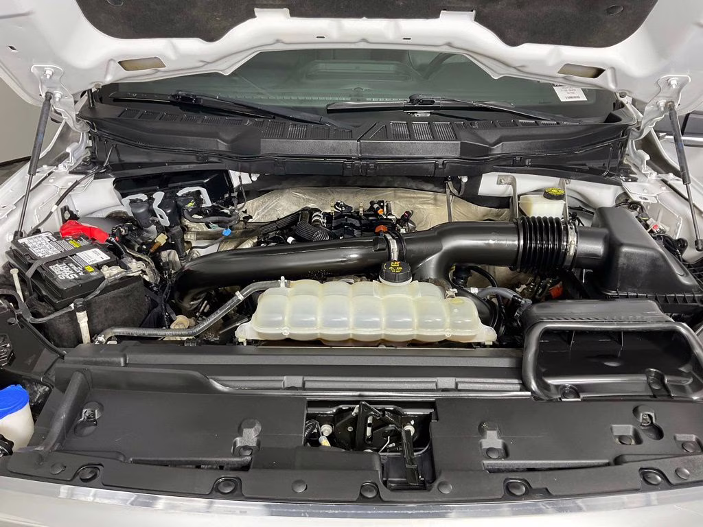 2024 Oxford White Ford F-150 Lariat 4X4 Truck