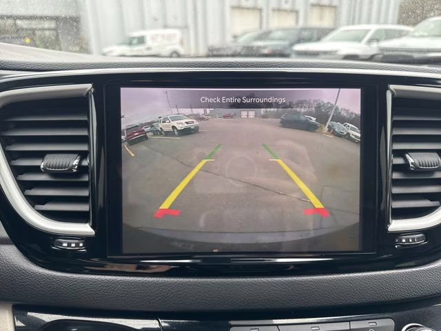 2022 Brilliant Black Crystal Pearlcoat Chrysler Pacifica Touring L FWD Van