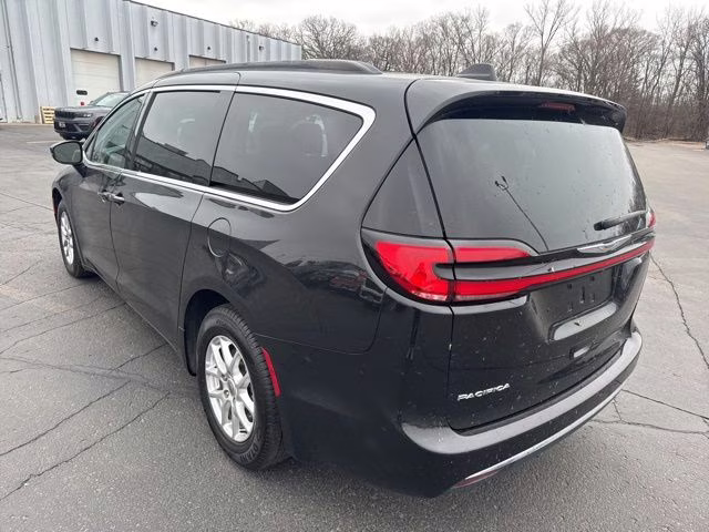 2022 Brilliant Black Crystal Pearlcoat Chrysler Pacifica Touring L FWD Van