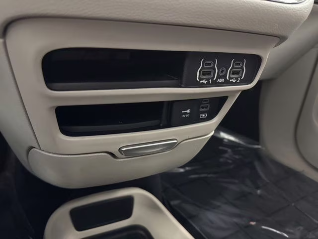 2022 Brilliant Black Crystal Pearlcoat Chrysler Pacifica Touring L FWD Van