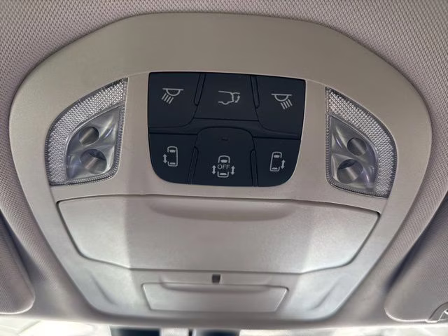 2022 Brilliant Black Crystal Pearlcoat Chrysler Pacifica Touring L FWD Van