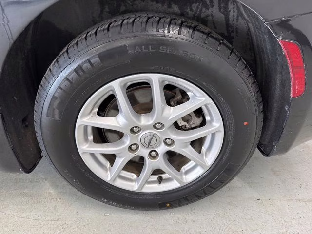 2022 Brilliant Black Crystal Pearlcoat Chrysler Pacifica Touring L FWD Van