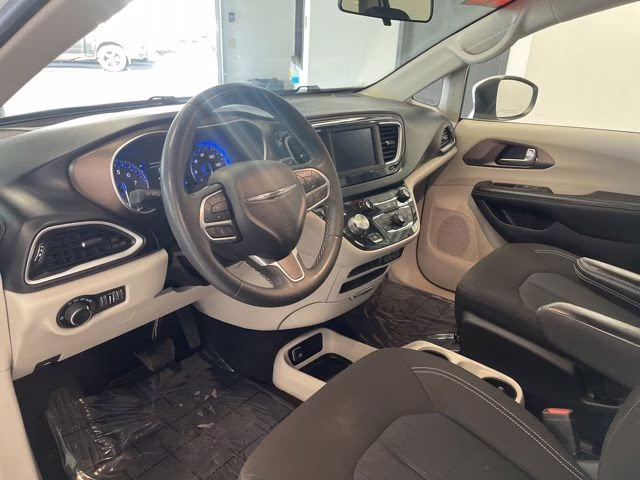 2022 Bright White Clearcoat Chrysler Voyager LX FWD Van