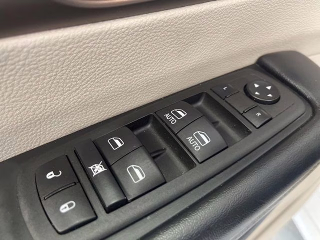 2022 Bright White Clearcoat Chrysler Voyager LX FWD Van