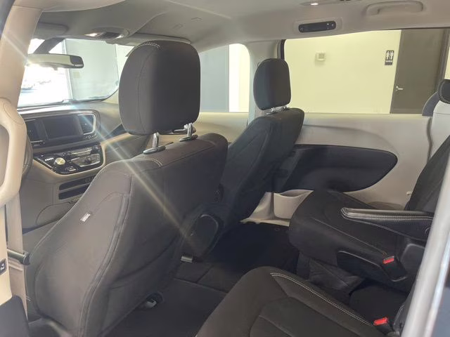 2022 Bright White Clearcoat Chrysler Voyager LX FWD Van