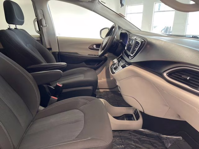 2022 Bright White Clearcoat Chrysler Voyager LX FWD Van