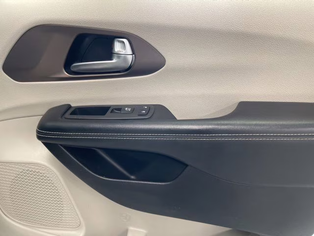 2022 Bright White Clearcoat Chrysler Voyager LX FWD Van