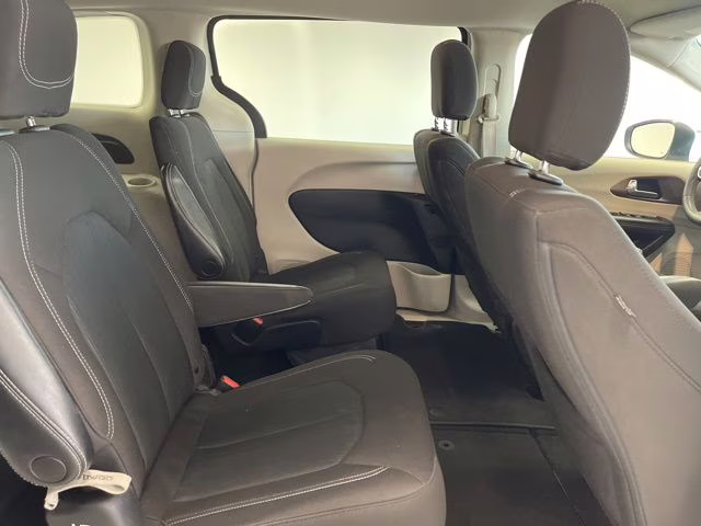 2022 Bright White Clearcoat Chrysler Voyager LX FWD Van