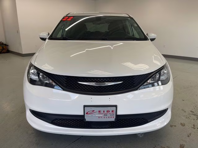 2022 Bright White Clearcoat Chrysler Voyager LX FWD Van