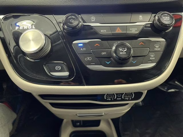 2022 Bright White Clearcoat Chrysler Voyager LX FWD Van