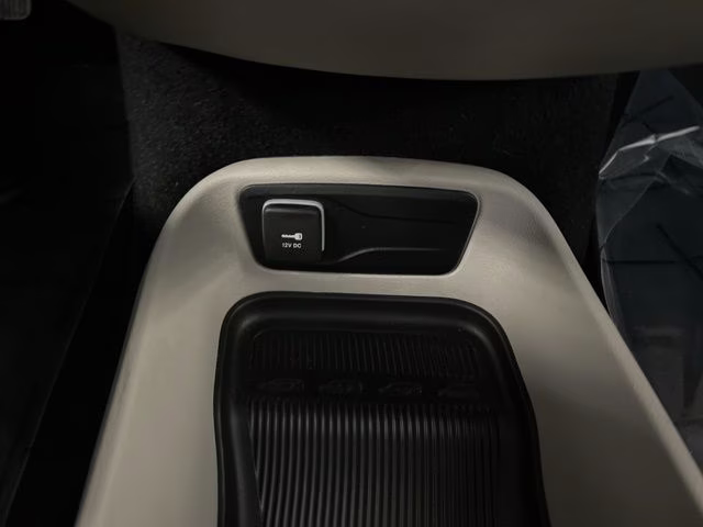 2022 Bright White Clearcoat Chrysler Voyager LX FWD Van