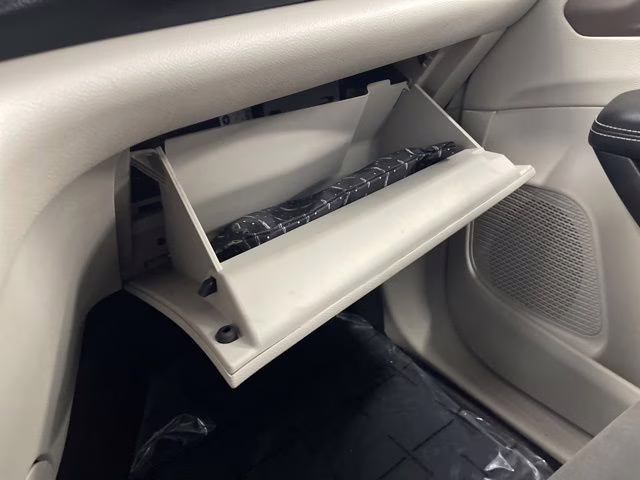 2022 Bright White Clearcoat Chrysler Voyager LX FWD Van