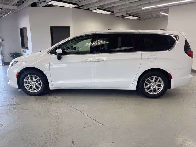 2022 Bright White Clearcoat Chrysler Voyager LX FWD Van