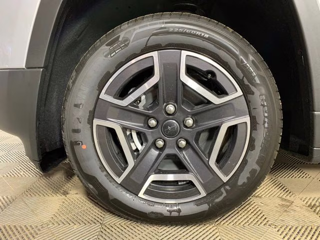 2026 Silver Zynith Clearcoat Jeep Cherokee Limited 4X4 SUV