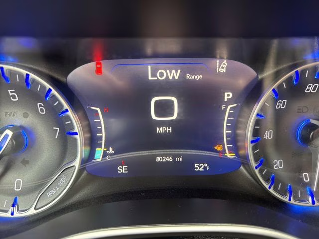 2022 Brilliant Black Crystal Pearlcoat Chrysler Pacifica Touring L FWD Van