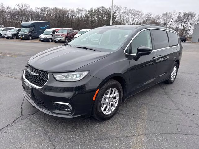 2022 Brilliant Black Crystal Pearlcoat Chrysler Pacifica Touring L FWD Van