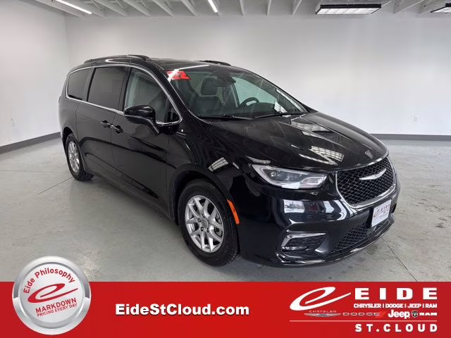 2022 Brilliant Black Crystal Pearlcoat Chrysler Pacifica Touring L FWD Van