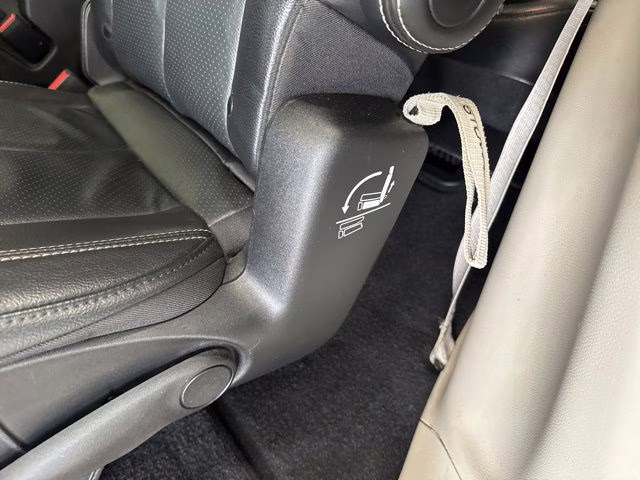 2022 Brilliant Black Crystal Pearlcoat Chrysler Pacifica Touring L FWD Van