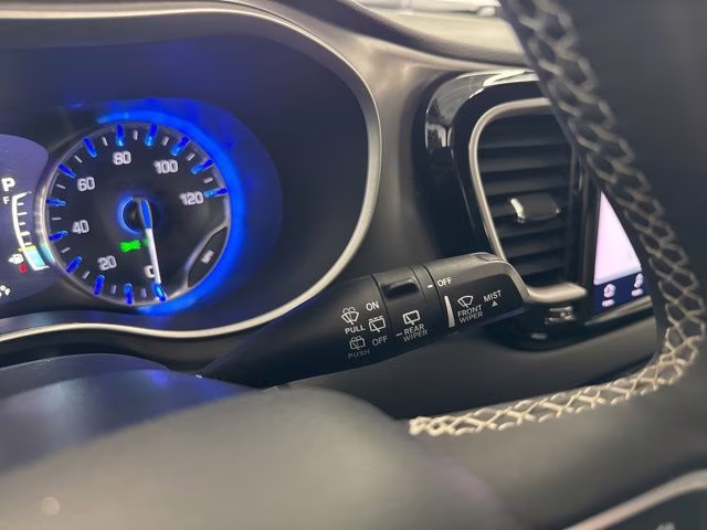 2022 Brilliant Black Crystal Pearlcoat Chrysler Pacifica Touring L FWD Van