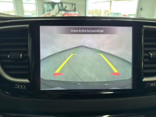 2022 Brilliant Black Crystal Pearlcoat Chrysler Pacifica Touring L FWD Van