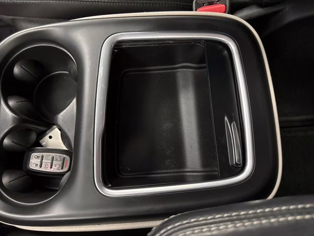 2022 Brilliant Black Crystal Pearlcoat Chrysler Pacifica Touring L FWD Van