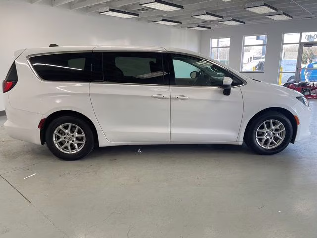2022 Bright White Clearcoat Chrysler Voyager LX FWD Van