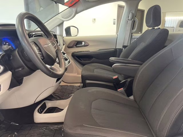 2022 Bright White Clearcoat Chrysler Voyager LX FWD Van