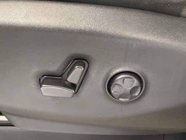 2022 Bright White Clearcoat Chrysler Voyager LX FWD Van