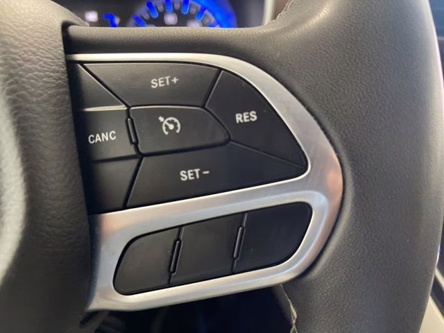 2022 Bright White Clearcoat Chrysler Voyager LX FWD Van