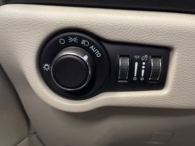 2022 Bright White Clearcoat Chrysler Voyager LX FWD Van