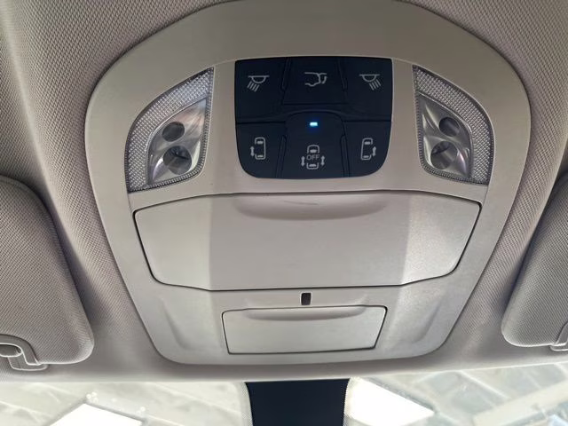 2022 Bright White Clearcoat Chrysler Voyager LX FWD Van