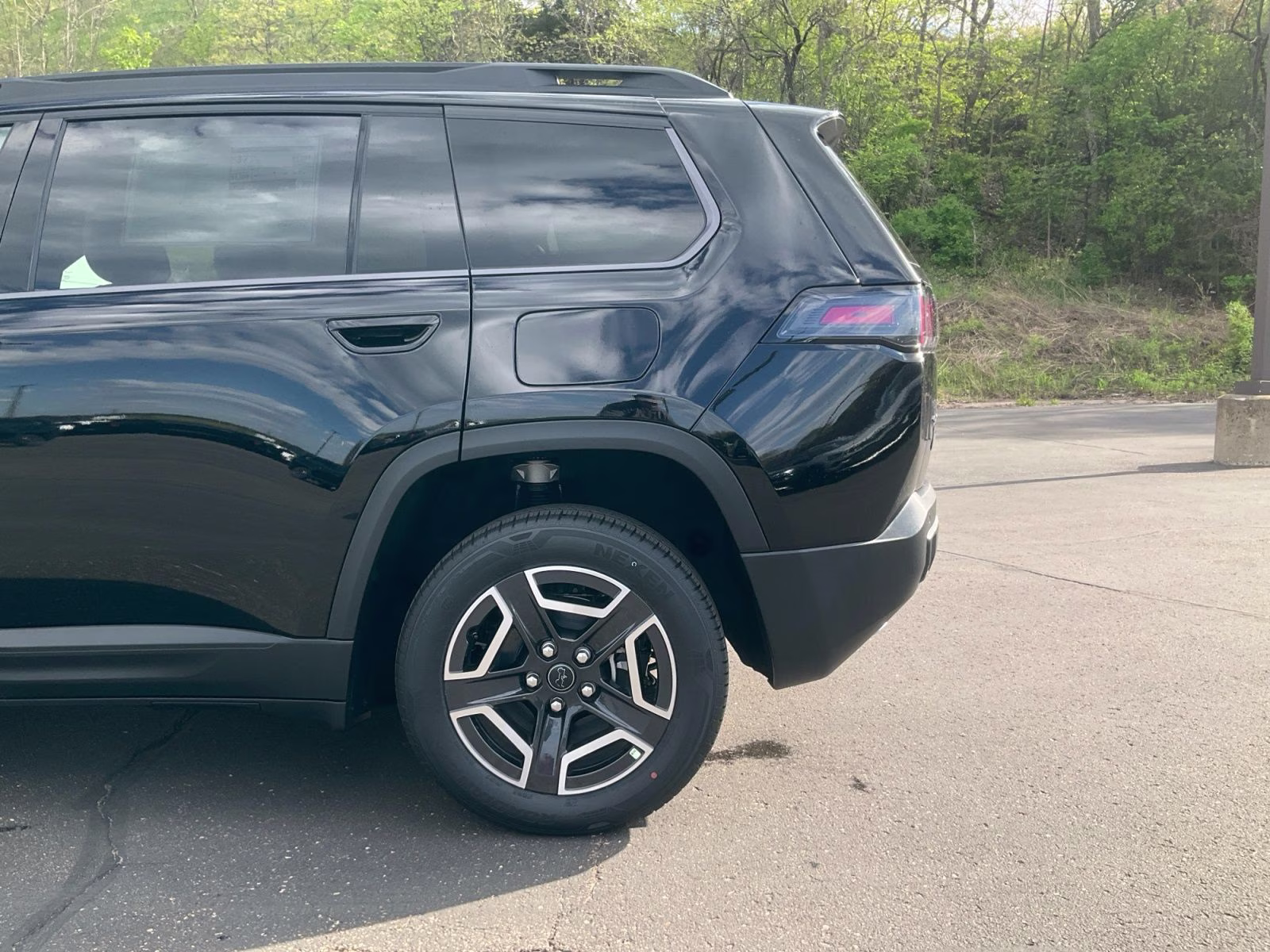 2026 Diamond Black Crystal Pearlcoat Jeep Cherokee Limited 4X4 SUV