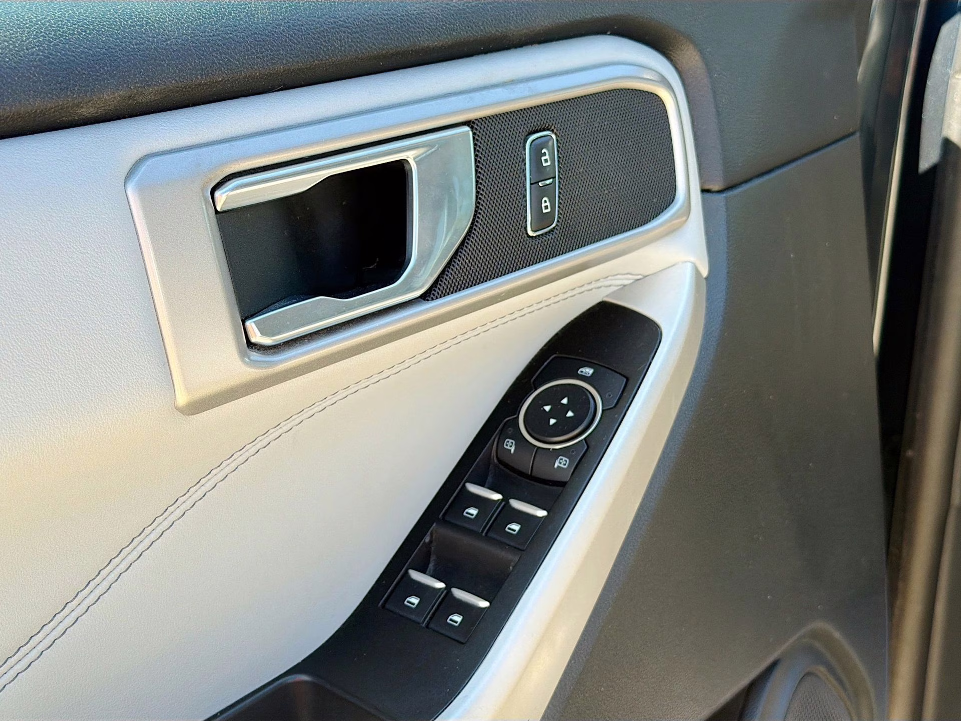 2022 Stone Blue Metallic Ford Explorer XLT RWD SUV