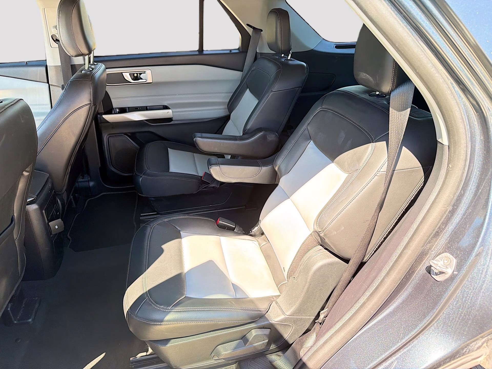 2022 Stone Blue Metallic Ford Explorer XLT RWD SUV