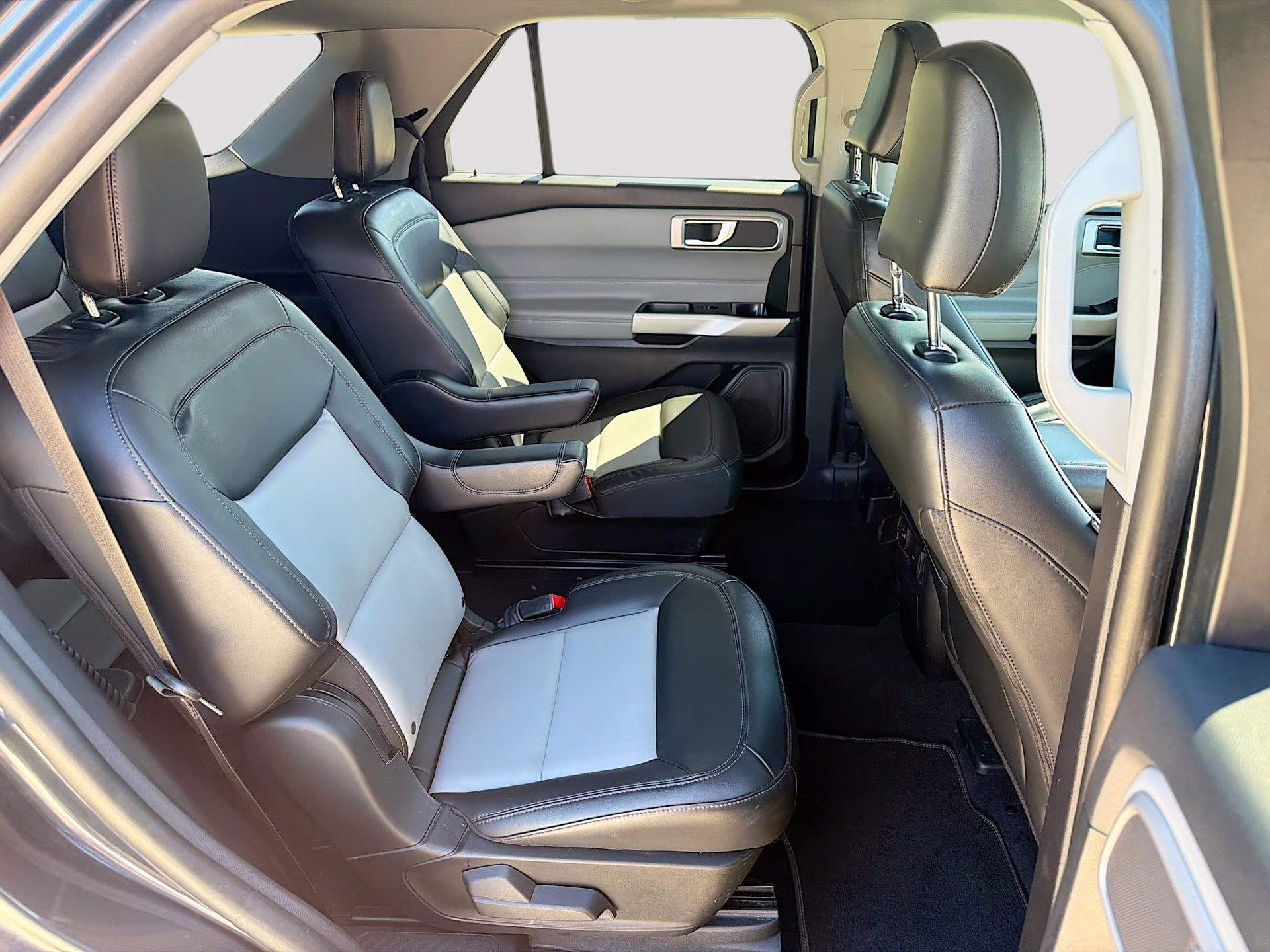 2022 Stone Blue Metallic Ford Explorer XLT RWD SUV