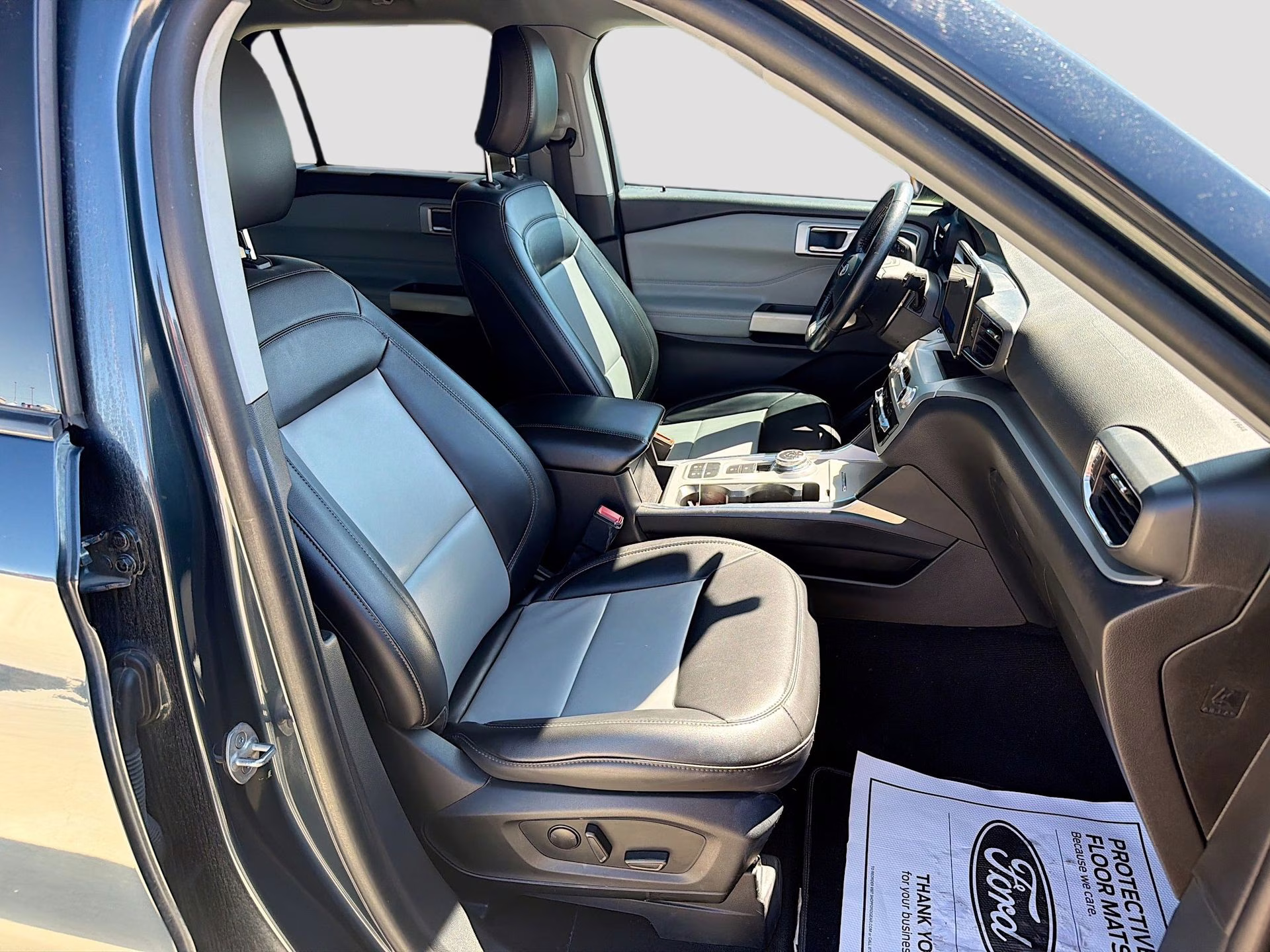 2022 Stone Blue Metallic Ford Explorer XLT RWD SUV