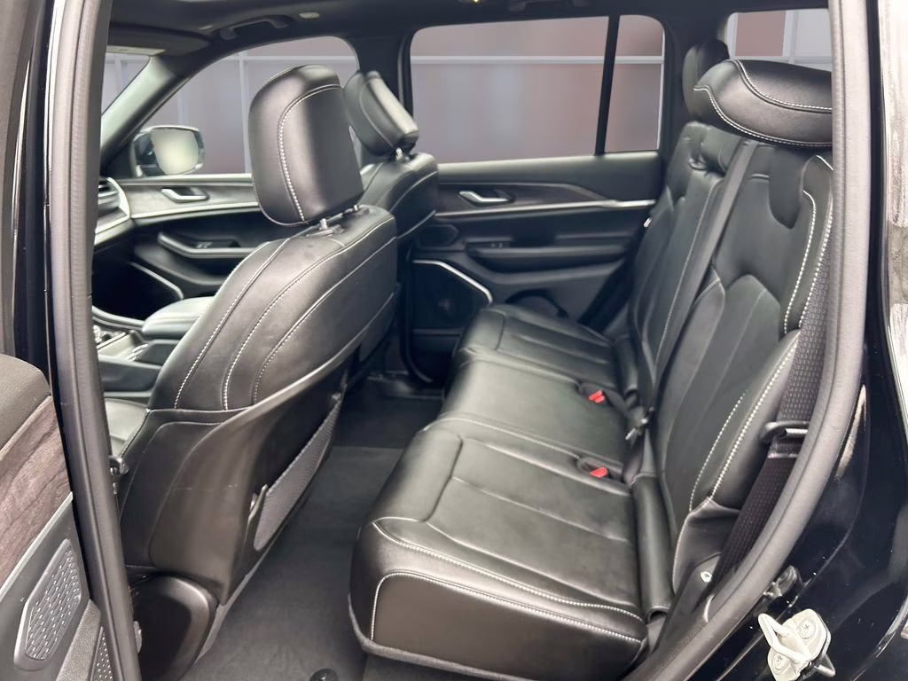 2024 Diamond Black Crystal Pearlcoat Jeep Grand Cherokee 4xe 4X4 SUV